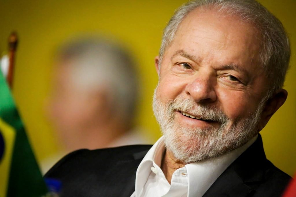 Luiz Inácio Lula da Silva (PT) é eleito presidente do Brasil