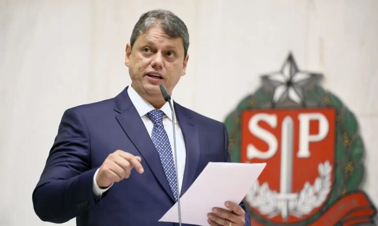 Tarcísio promete empenho para fazer anistia a Bolsonaro avançar no Congresso