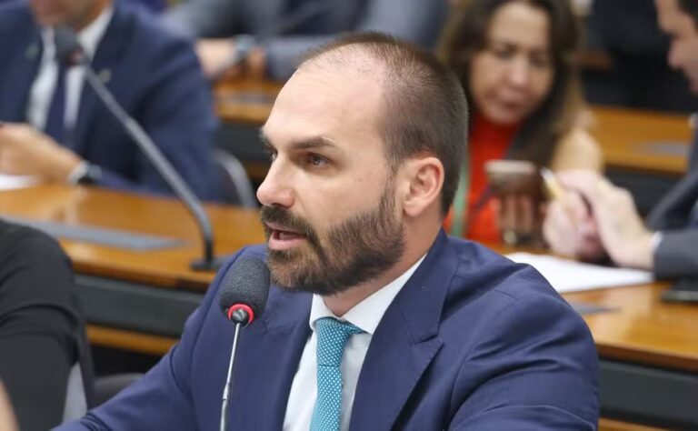 STF torna Eduardo Bolsonaro réu por coação após articulação de sanções contra o Brasil nos EUA