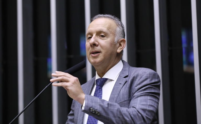 Relator critica “concessão indiscriminada” de benefícios fiscais