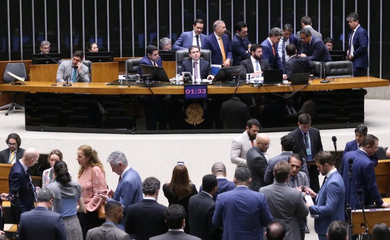 Câmara aprova projeto que reduz benefícios fiscais federais