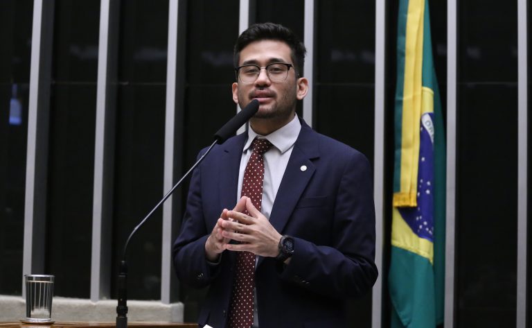 Projeto prevê prisão de até três meses ou multa para prostituição em via pública