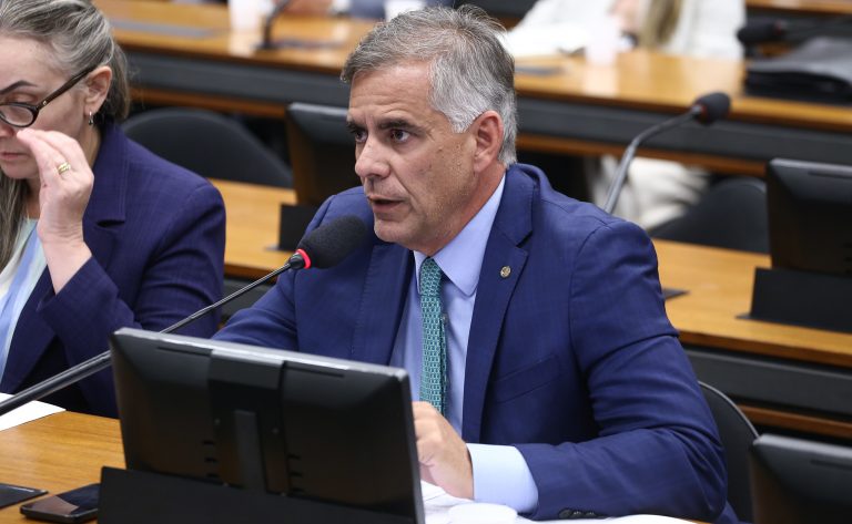 Comissão aprova proposta que obriga exibição de CNPJ em anúncios de agências de turismo na internet