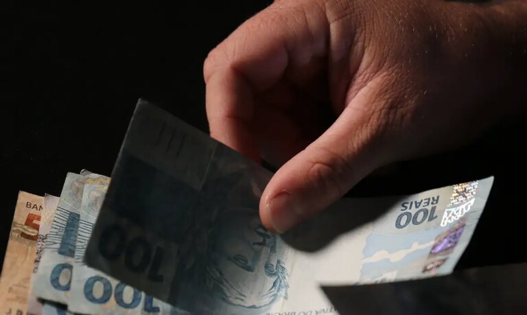Cerca de 95,3 milhões de pessoas recebem 2ª parcela do décimo terceiro