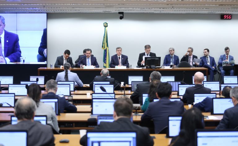 Comissão Mista de Orçamento aprova Orçamento de 2026 com R$ 6,5 trilhões em despesas