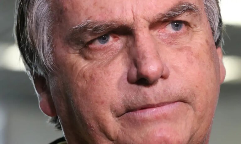 Moraes nega recurso de Bolsonaro contra condenação por trama golpista