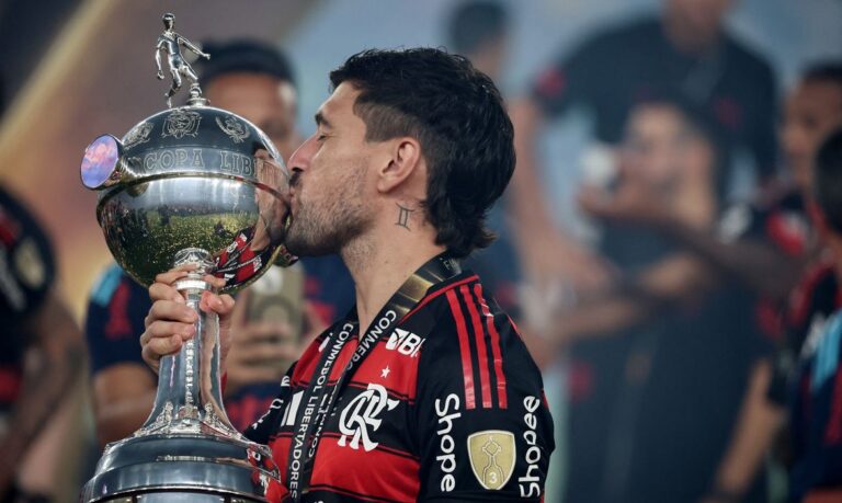 Arrascaeta Compete com Messi pelo Título de Rei da América em Prêmio Tradicional
