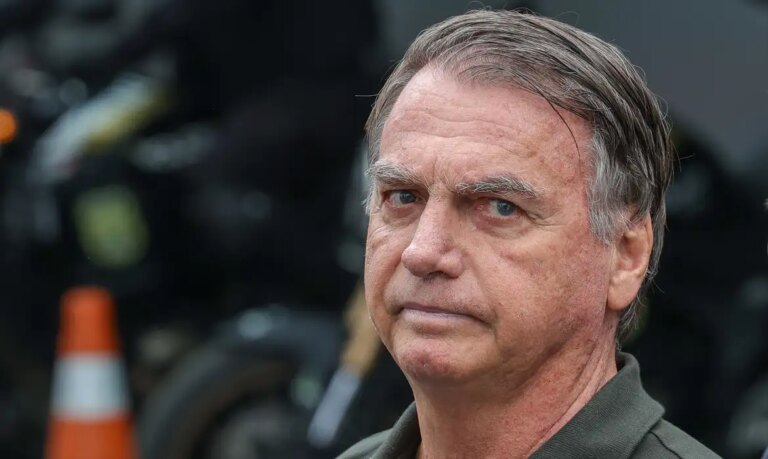 Bolsonaro é submetido a nova cirurgia para conter soluços persistentes