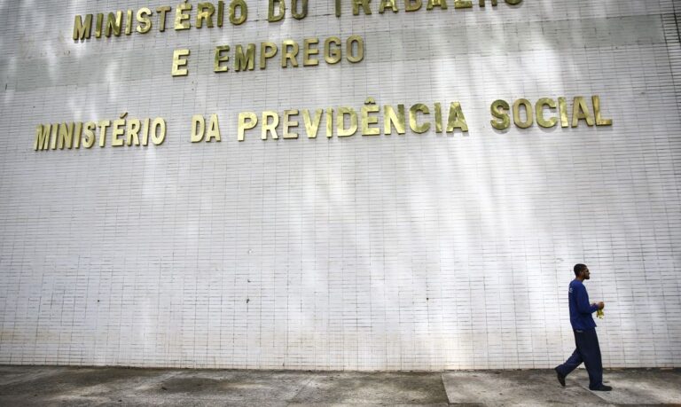 Mercado de Trabalho Brasileiro: Novembro Registra Saldo Positivo de Mais de 85 Mil Vagas