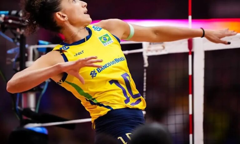 Gabi Guimarães Brilha: Ponteira Brasileira é Eleita a Segunda Melhor Jogadora de Vôlei do Mundo em 2025