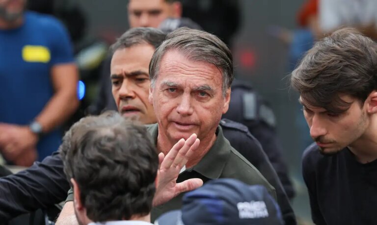 Saúde de Bolsonaro em Foco: Defesa Pede Prisão Domiciliar ao STF Citando Riscos Médicos