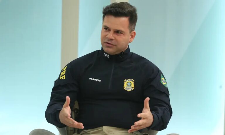 Ex-diretor da PRF é capturado no Paraguai após romper tornozeleira e tentar fuga internacional