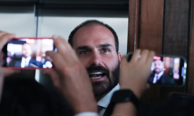 Eduardo Bolsonaro: PF determina retorno imediato ao cargo após cassação e ausência nos EUA