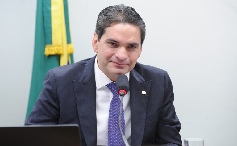 Hotéis Poderão Ser Obrigados a Usar Pulseiras de Identificação para Crianças: Entenda a Proposta