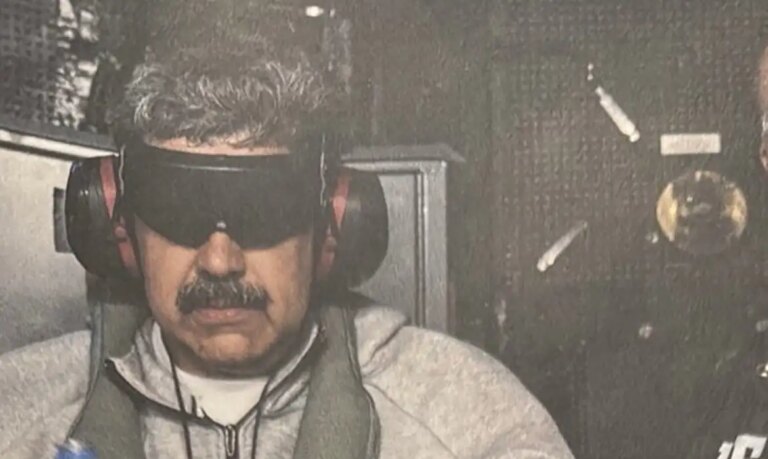 Trump publica suposta foto de Maduro em navio após captura