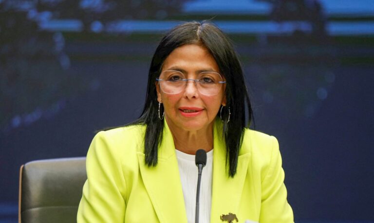 Delcy Rodríguez assume liderança interina da Venezuela em meio a crise e intervenção estrangeira