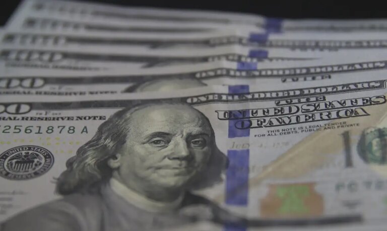 Dólar Recua para R$ 5,40: Invasão na Venezuela Impacta Mercados Globais e Traz Alívio ao Brasil