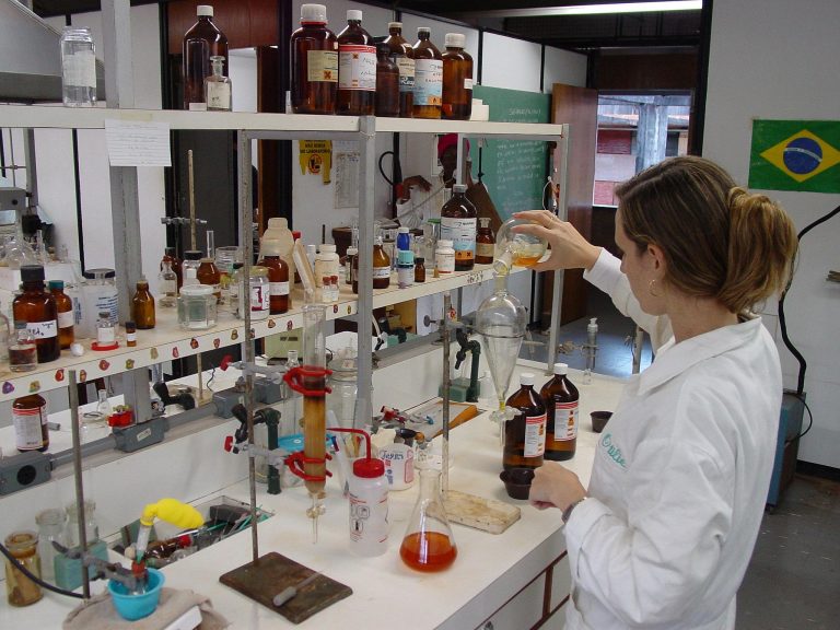 Brasil Impulsiona Química Verde: Nova Lei Promete Revolução Sustentável com Incentivos e Descarbonização