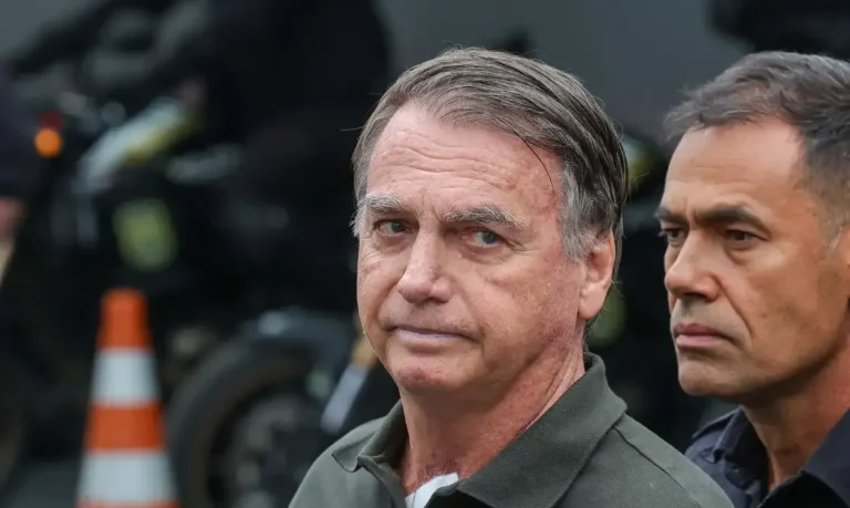 Bolsonaro em Hospital: Moraes Libera Exames Após Queda e Mal-Estar