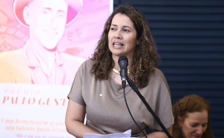 Programa Desenrola Cultura: Nova Lei Promete Alívio e Retomada para Profissionais e Instituições Culturais