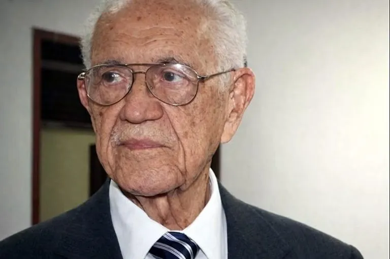Ponte Histórica no Rio São Francisco Ganha Nome de Destaque: Hélio Nogueira Lopes