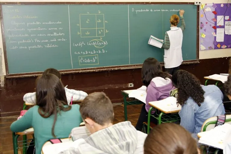 Brasil: Nova Lei “Mais Professores” Busca Fortalecer Carreira Docente e Combater Escassez