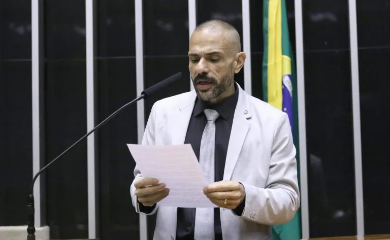 Novo Auxílio Emergencial para Famílias de Policiais e Bombeiros Mortos em Serviço Ganha Força na Câmara