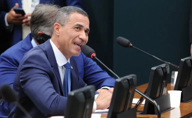 Pena Mais Severa para Crimes Contra Agentes de Segurança: Projeto Avança na Câmara