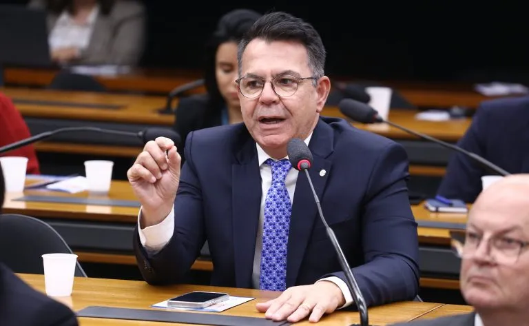 Criação de Plataforma Nacional Unificada para Dados de Alunos da Educação Básica Avança na Câmara