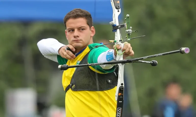 Marcus D’Almeida Brilha e Conquista Bronze em Mundial Indoor de Tiro com Arco