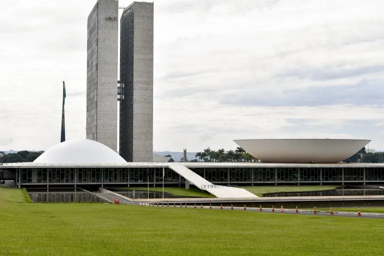 Orçamento 2026: Consultorias do Congresso Discordam de Vetos Presidenciais e Pedem Análise Detalhada