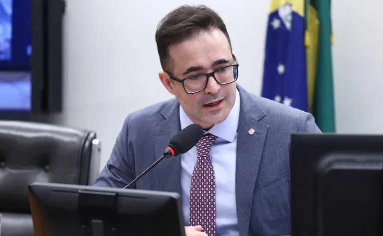 Direitos do Passageiro Aéreo Ganham Força de Lei: Novas Regras para Atrasos e Cancelamentos