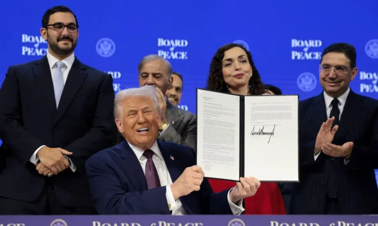 Trump Revela em Davos Conselho Global de Paz com Meta para Gaza e Controvérsias
