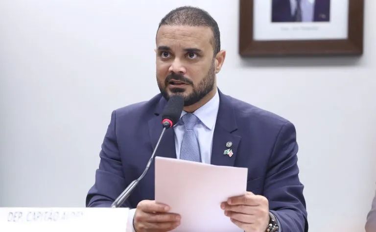 Maus-tratos a Animais Poderão Levar à Demissão por Justa Causa: Nova Lei em Debate no Congresso