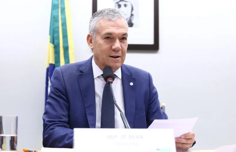 Cuidadores de idosos terão funções definidas por lei após aprovação na Câmara