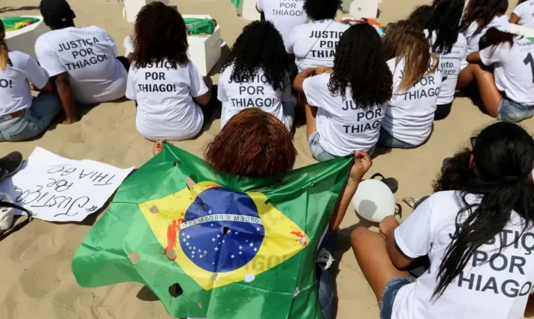 Morte de Thiago Menezes: julgamento de PMs acusados de assassinato começa no Rio