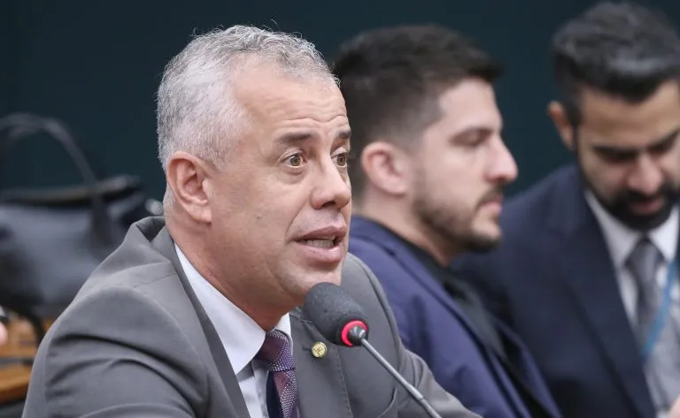 Deputados suspendem exigência do Ibama para liberar áreas rurais embargadas