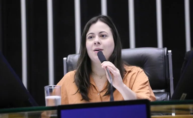 Merenda escolar garantida em emergências: projeto avança na Câmara