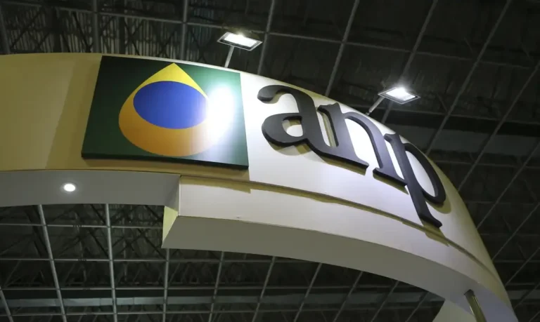 Refinaria Refit é interditada totalmente pela ANP devido a graves riscos de segurança
