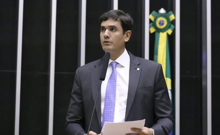 Veículos e bens apreendidos: projeto de lei define novo destino para itens abandonados em pátios policiais