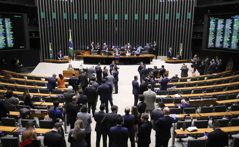 Servidores da Câmara e Senado terão carreiras reestruturadas com reajustes salariais aprovados