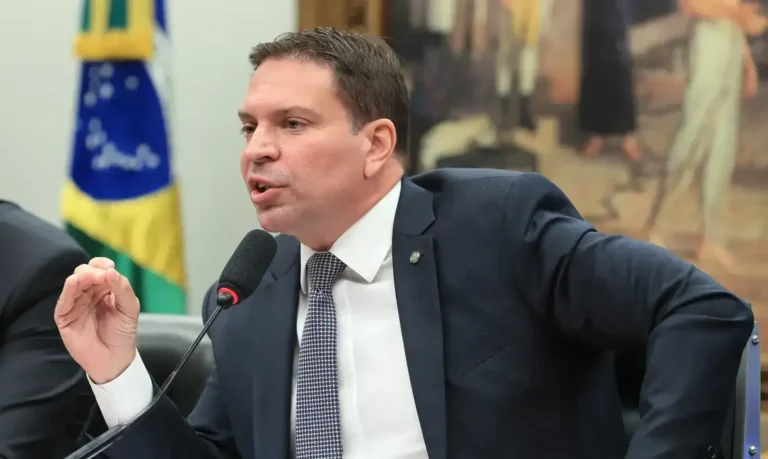 Foragido nos EUA, Ramagem depõe ao STF sobre trama golpista