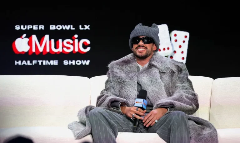 Super Bowl se transforma em palco de celebração latina e protesto contra políticas anti-imigração