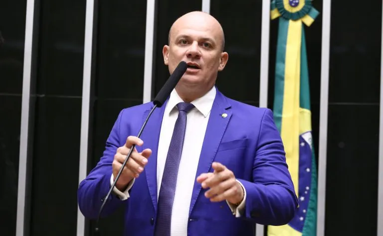 Militares mais antigos podem ter direito a ressarcimento por promoções preteridas