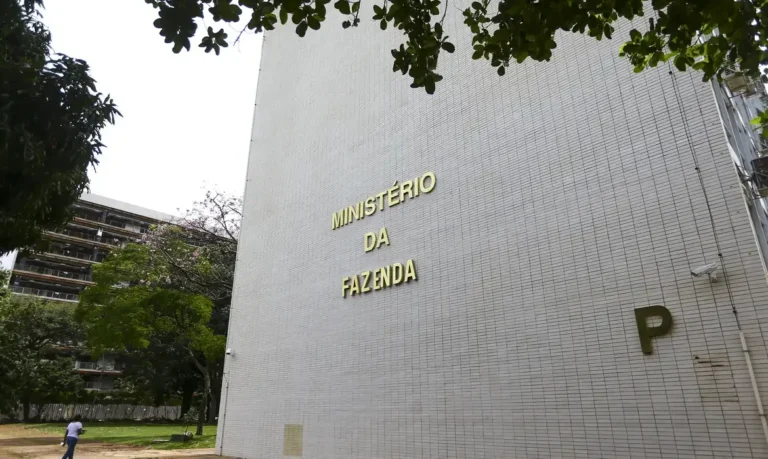 Brasil atrai US$ 4,5 bilhões em nova emissão de títulos soberanos
