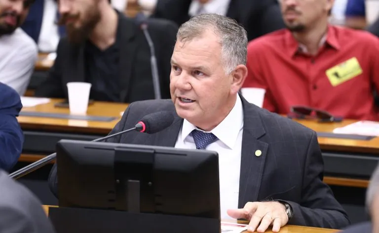 Energia solar gratuita para famílias de baixa renda: projeto promete até 200 kWh por mês