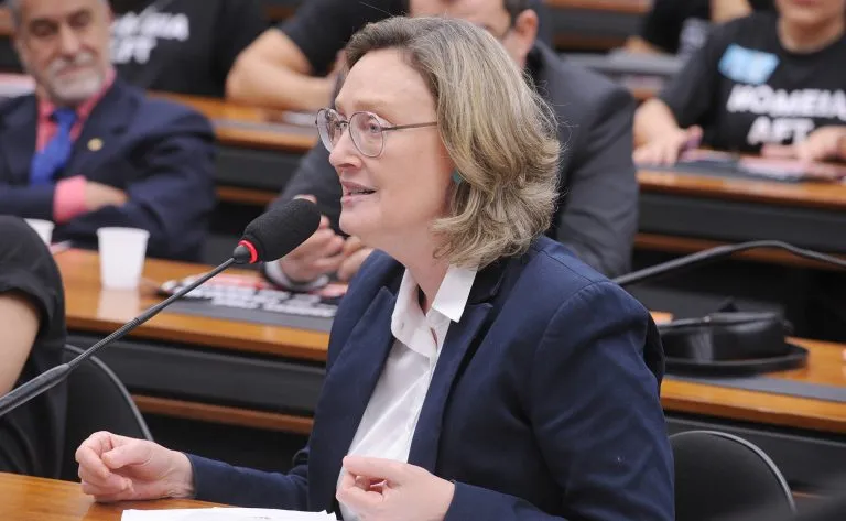 Fim do feminicídio: deputada propõe 95 medidas para proteger a vida das mulheres