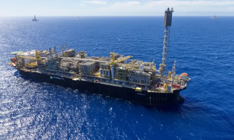 Petrobras alcança produção histórica e expande exportações em 2025