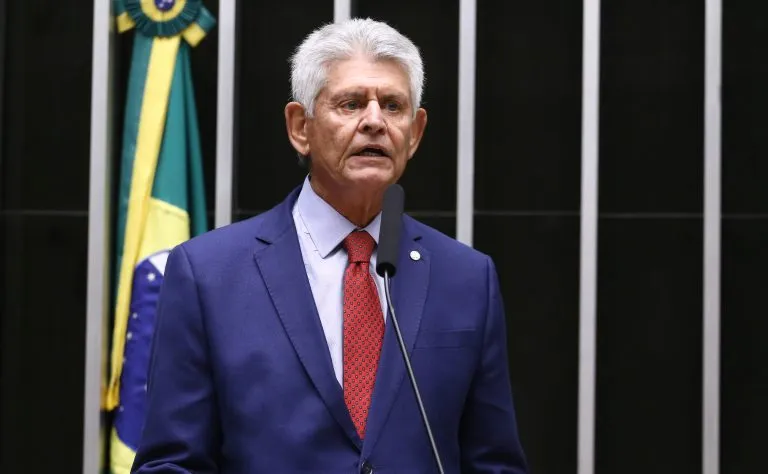 Câmara aprova alíquotas tributárias reduzidas para indústria química em caráter transitório
