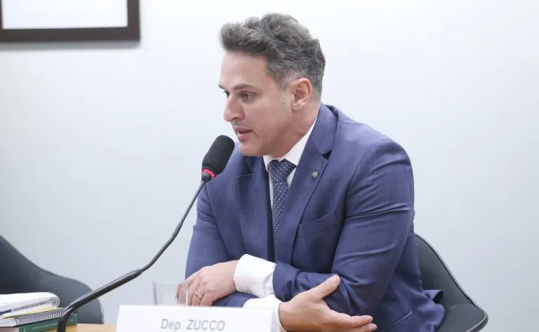 Câmara aprova política para facilitar compra de primeira arma de fogo com subsídios e isenções